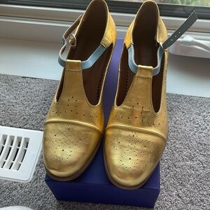 Julia Bo gold Mary Jane shoes heels height is ~1-1.5 inch